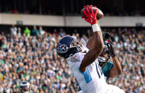 Football Catchin Action Wallpaper