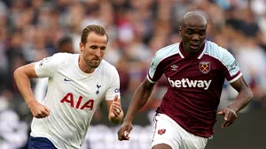 Football Match Intensity Ogbonnaand Opponent Wallpaper