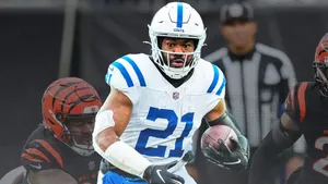 Football Player Action Run21 Wallpaper