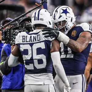 Football Player Celebration26 Bland Wallpaper