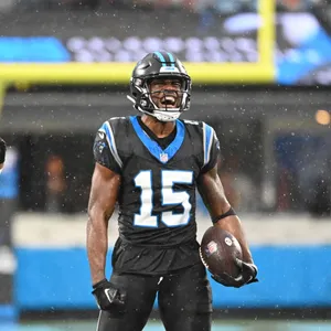 Football Player Celebrationin Rain Wallpaper