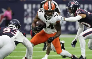 Football Player Evading Tackle Wallpaper