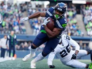 Football Player Evading Tackle Wallpaper