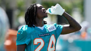 Football Player Hydration Break Dolphins24 Wallpaper