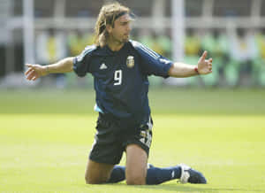 Football Player No. 9 Gabriel Batistuta Kneeling Wallpaper