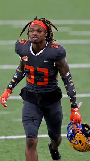 Football_ Player_ Number_33_ Action_ Pose Wallpaper