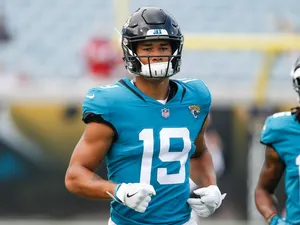 Football Player Number19 Teal Uniform Wallpaper