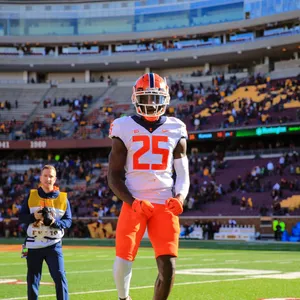 Football Player Number25 On Field Wallpaper