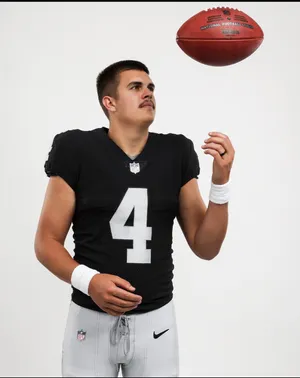 Football Player Number4 Spinning Ball Wallpaper