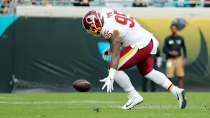 Football Player Readyfor Snap85 Wallpaper