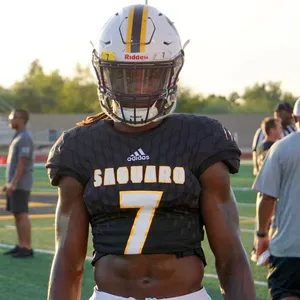 Football Player Saguaro Number7 Wallpaper