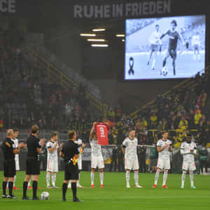 Football Players Tribute To Gerd Muller Wallpaper