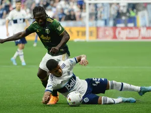 Football Players Yimmi Chara And Pedro Vite Wide Shot Wallpaper