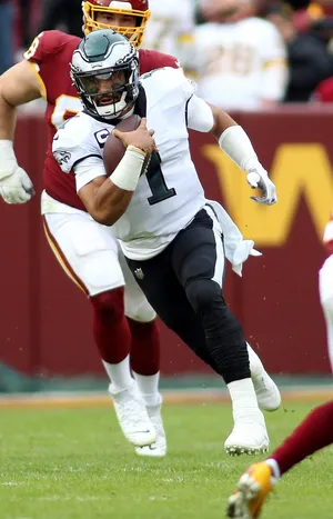 Football Quarterback Action Shot Wallpaper