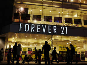 Forever 21 In Japan Wallpaper