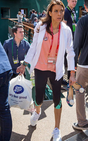 France Tennis Star Marion Bartoli Holding A Plastic Bag Wallpaper