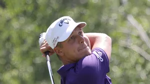 Freddie Jacobson Close-up Swinging Wallpaper