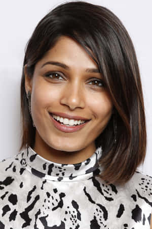 Freida Pinto Posing Gracefully In An Elegant Dress Wallpaper