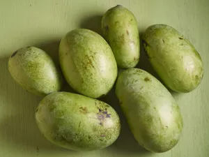 Fresh Pawpaw Fruit Green Background Wallpaper