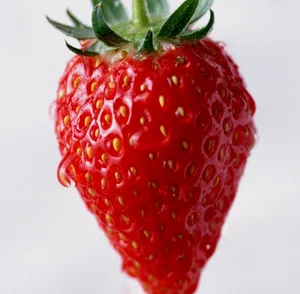 Fresh Red Strawberry Close-up Wallpaper