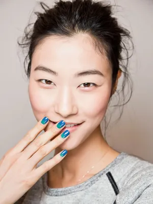 Fresh Spring Makeup For A Blooming Look Wallpaper