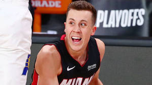 Funny Zoom Portrait Of Duncan Robinson Wallpaper