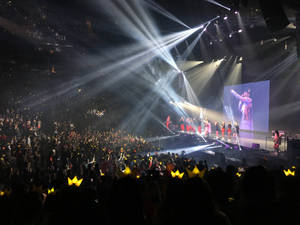 G-dragon Glamorous In Concert - A Festival Of K-pop Music Wallpaper