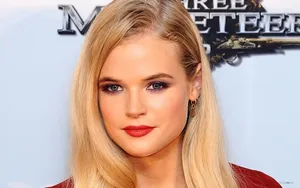 Gabriella Wilde Red Carpet Look Wallpaper