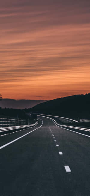 Galaxy S25 Night Mode Road Wallpaper