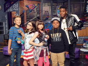 Game Shakers Family Posing Wallpaper