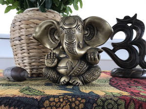 Ganesh Ji Hd Mini Bronze Statue Wallpaper