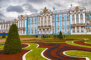 Garden Shrubs Outside Catherine Palace Wallpaper