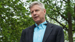 Gary Johnson Wearing Blue Shirt With Black Suit Wallpaper