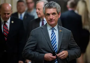 Gary Johnson With Gray Suit And Blue Tie Wallpaper