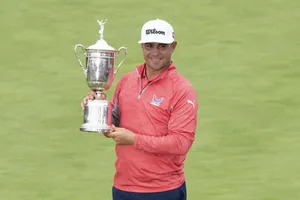 Gary Woodland Presenting Trophy Wallpaper