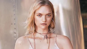 Gemma Ward Posing Elegantly In A Photoshoot Wallpaper