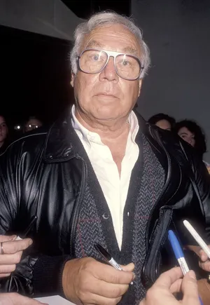 George Kennedy Signing Autographs Wallpaper