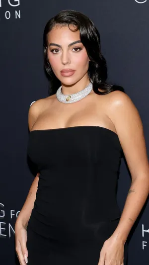 Georgina Rodríguez Elegant Black Dress Wallpaper