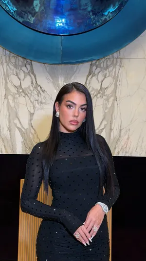 Georgina Rodríguez Elegant Style Wallpaper