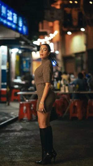 Georgina Rodríguez Night Style Wallpaper