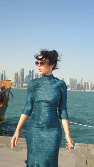 Georgina Rodríguez Stylish Waterfront Look Wallpaper