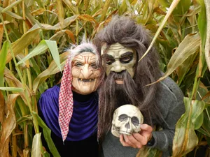 Get Spooked In A Haunted Corn Maze – The Ultimate Halloween Adventure Wallpaper