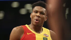 Giannis Antetokounmpo Old Bucks Uniform Wallpaper