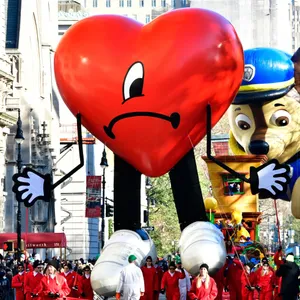 Giant Heart Balloon Parade Wallpaper