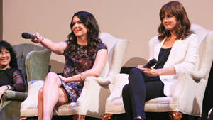 Gilmore Girls In Live Interview Wallpaper