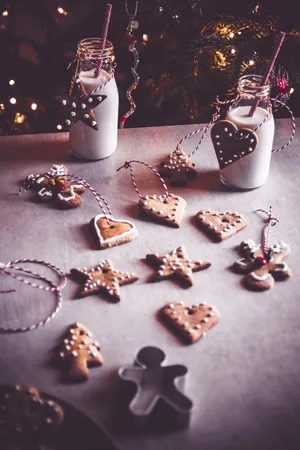 Gingerbread Cookiesand Milk Holiday Scene Wallpaper