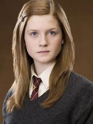 Ginny Weasley Smiling At Hogwarts Wallpaper