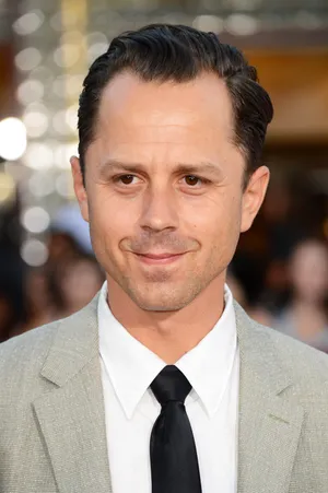 Giovanni Ribisi 1047 X 1572 Wallpaper