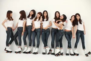 Girls Group Roller Skating Photoshoot Wallpaper