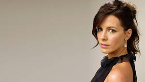 Glamorous Kate Beckinsale Black Lace Dress Wallpaper